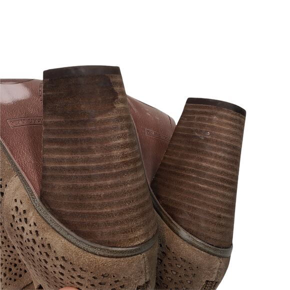 Vince Camuto Booties Shoes Heels Womens 9.5 Flunna Tan Suede Perforated Summer - Picture 7 of 12
